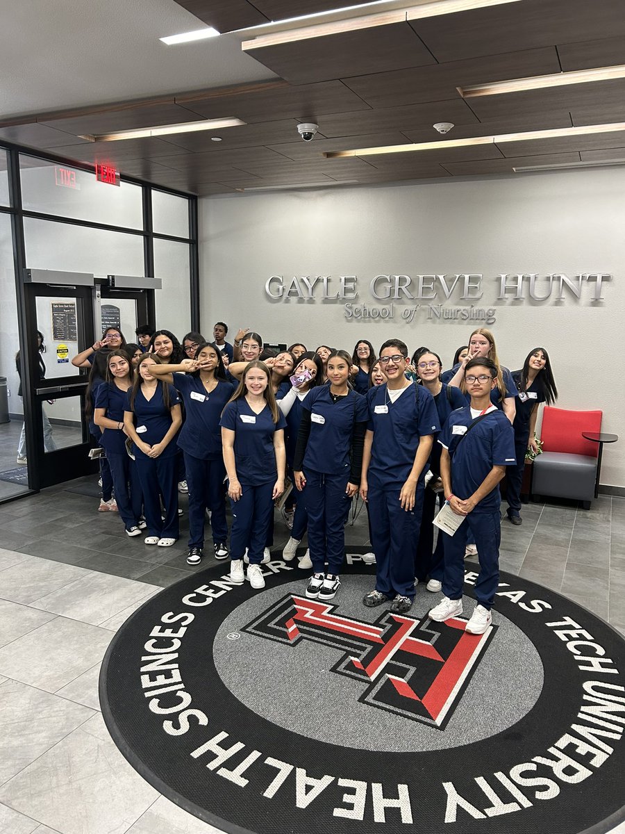 SHSBULLDOGPTECH's tweet photo. Students exploring the campus while doing a scavenger hunt for #HSIWEEK at #TTUHSC ๐พ๐ฉบ
(Pt.2) https://t.co/qtNJh5kjYO