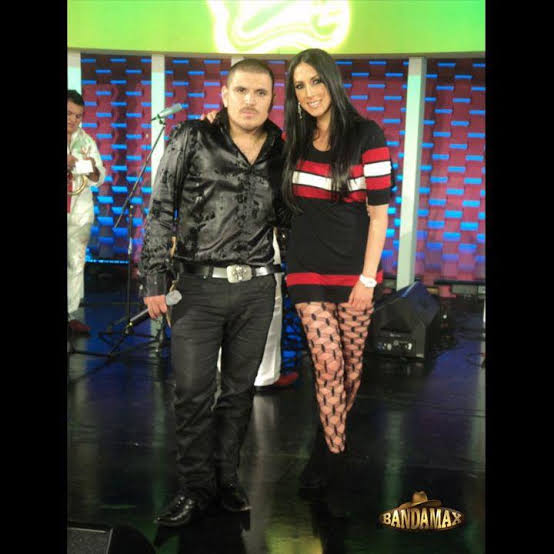 FaveNepobaby's tweet photo. No me sorprende que @cynthia_uriastv respalde a #arathnarco pues durante años ella tenía un programa en Bandamax donde recibía delincuentes que trabajaban para el narcotráfico disfrazados de cantantes de regional mexicano https://t.co/nXIXIdxpWy