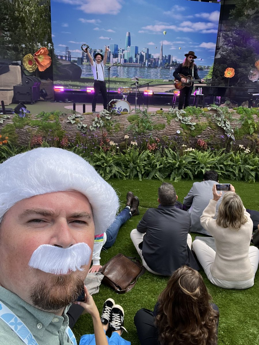 yesitstim's tweet photo. At #DF24 and @thelumineers casually drop by. Needless to say, I missed my next scheduled session. https://t.co/CyN6ERRgtt
