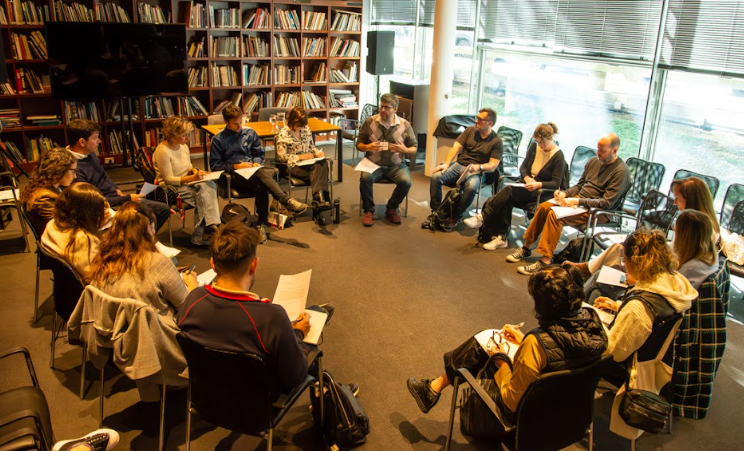 FundacionFilba's tweet photo. ¡Atención! Por cambio de sede, tenemos más lugar y abrimos nuevos cupos para talleres de 
✏️Jesse Ball (@llabessej)
✏️Luis Carlos Barragán (@sorlacsiul) 
✏️@LuisMey 
y más... 
Info e inscripción:  https://t.co/aYuTwwopBi
@EdSigilo @LaCrujiaEd @cajanegraedit https://t.co/qzR9pmkh4F