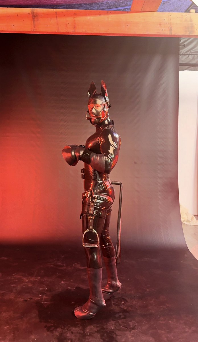 glossfit's tweet image. Save a horse, ride a ponyboy! 
Pony Gear: @Smitizen @dominionfwuk 
Rubber: mybeerubber @lovnblack @Vaculocks @VivishineLatex 

#ponyplay #ponyboy #rubber #heavyrubber #rubberpony