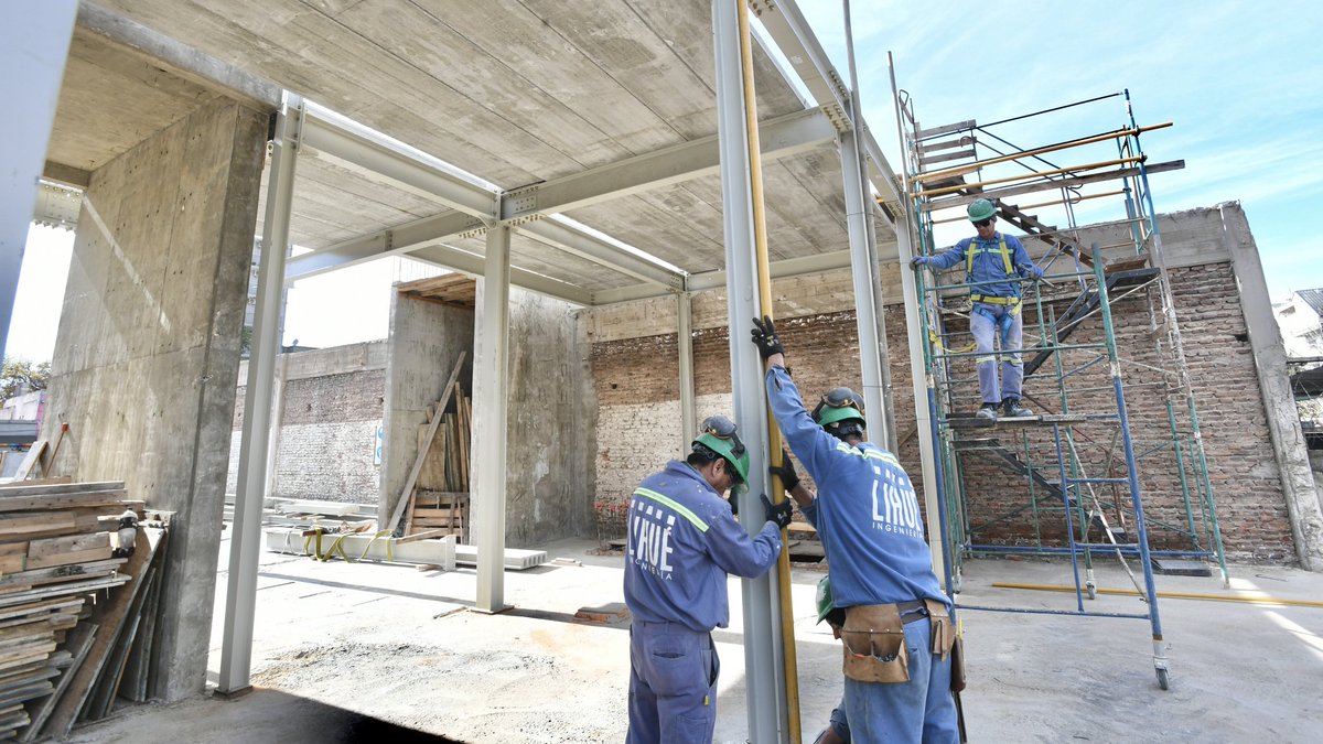 Mientras en la Provincia la inseguridad crece todos los días y el gobierno provincial no le hace frente, acá en VL nos hacemos cargo: avanza la obra de lo que va a ser el nuevo Centro de Monitoreo y Seguridad. El más moderno y tecnológico.
