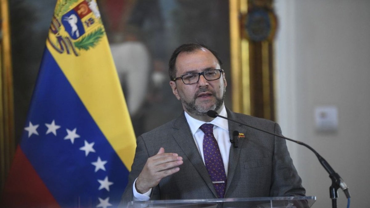 Cambioweb's tweet photo. LO ÚLTIMO | Yvan Gil sostiene conversación con canciller de España: “Deseamos que el gobierno rectifique” https://t.co/FPYh35Rv5W