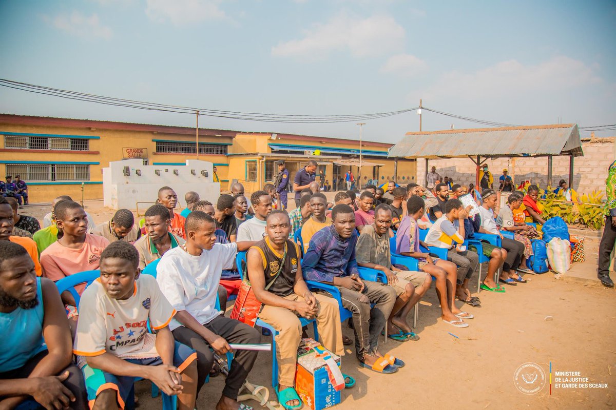 GraceShako1's tweet image. 🔵 Désengorgement des prisons | Ce 17 sept, le ministre de la Justice @ConstantMutamba a signé l'arrêté de libération conditionnelle pour 303 détenus à Makala, un pas vers la réduction de la surpopulation carcérale. #JusticeRDC #Gsk #Makala