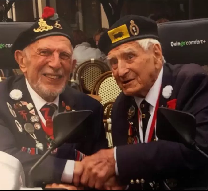 Lichtjesroute's tweet photo. Vandaag is het 80 jaar geleden dat #Eindhoven bevrijd werd door de geallieerden 🇬🇧🇺🇸. Vanavond staan herdenken en vieren wij onze #vrijheid. #rememberseptember #opdatwijnooitvergeten #rememberourheroes #80jaarbevrijding https://t.co/rcO2mtWsQr