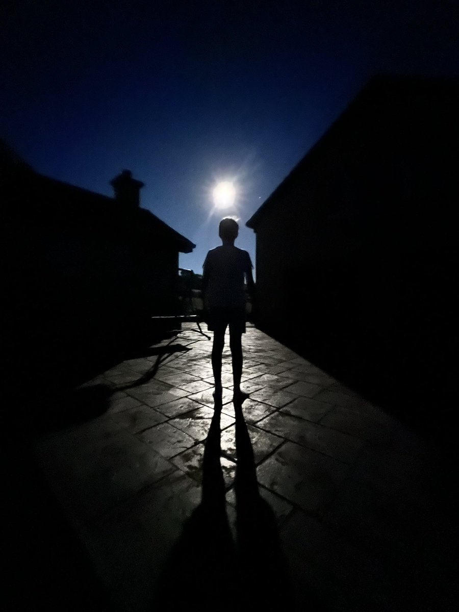 11:20pm The Harvest Moon 

#Derry #MoonLightShadows #HarvestMoon