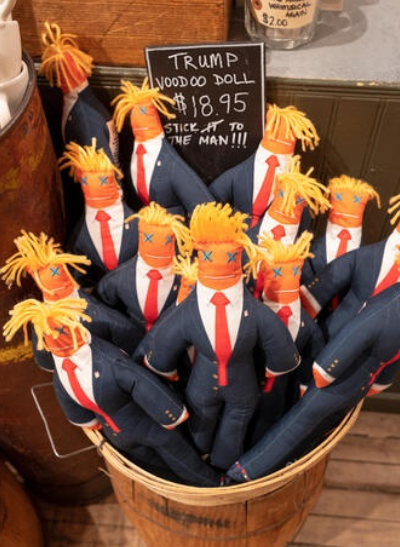 managehours's tweet photo. I HAITI to say it, but I love this- 'Funniest thing I've seen all day- and they've had #LOLdonOLD #TrumpIsALaughingStock on since he and the #tRUMPCRIMEfamily BLEW the #doggystyle & #CatScratchFever thang https://t.co/EjPDNtKmKr
