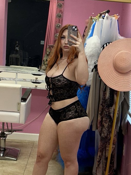 2 pic. did a photoshoot today ?? https://t.co/MMLC2DXUqn