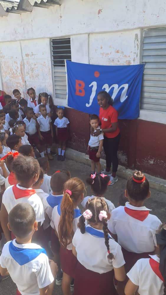 BjmCueto's tweet photo. "Arte VS Bloqueo", espacio para la promoción artística de los IA de la Brigada José Martí , donde estuvieron insertados los Promotores Culturales, es asi donde a través del arte denunciamos el bloqueo que tanto agobia a nuestro país.
#20AñosBjm
#TumbaElBloqueo
#SomosCultura https://t.co/edmnpszMqk