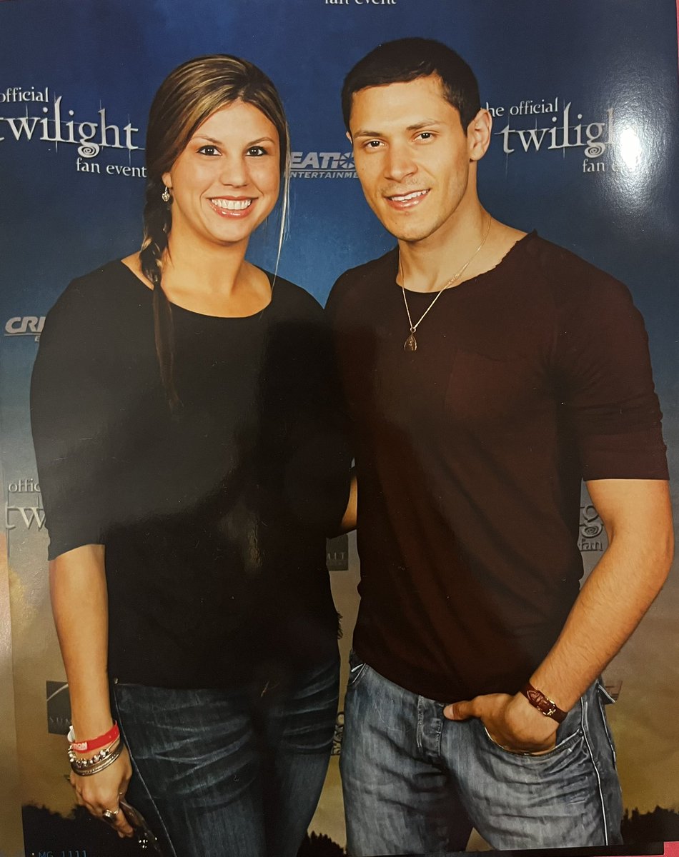 Jenni_Bolt's tweet photo. Throwback to meeting a vampire and a wolf in one day.🫠😍@alchemission https://t.co/QnXiU7rX0L