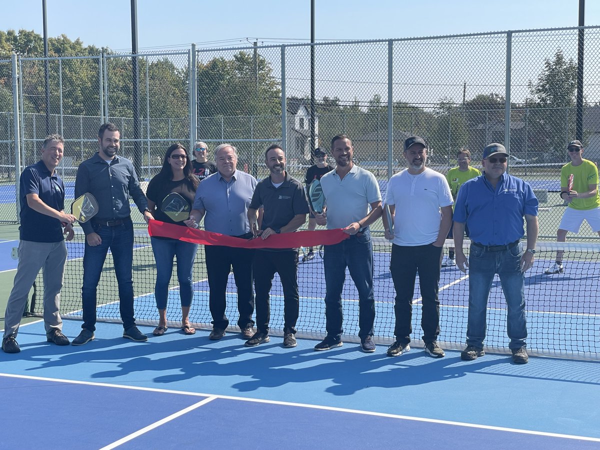luc_provencal's tweet photo. 13/09/24 : : Inauguration des nouveaux terrains de tennis et de pickleball à #stlambert. Contribution de #votregouvernement de 125 000$ via #psisrpe. Merci à ma collègue @IsabelleCharest de cet important soutien. #beaucenord #ungouvernementdesregions https://t.co/Yxh5QgpeTU