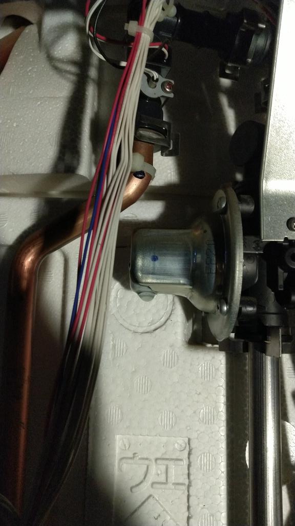 matchryu's tweet image. ﾁｸｼｮｰ今度はエコキュートが壊れた😣減圧弁の水漏れが原因で配線コネクターがショート
保証は切れて 減圧弁のリコール対象にもあてはまらず、  メーカーは修理が殺到してるみたいで2週間後

配線から断熱材が燃えて火事になっても不思議じゃなかった
なんだかなぁ