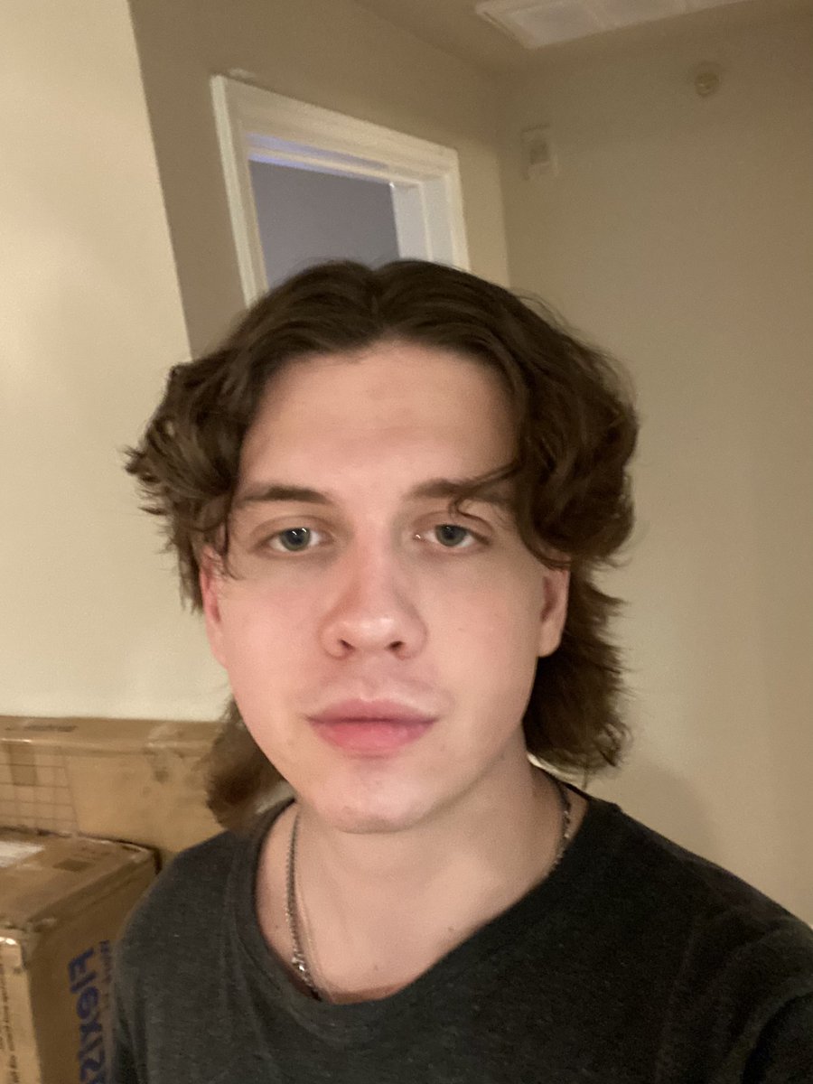 Today I turned 23. This past year I went from barely being able to afford rent to turning my dream into a career. Let's work for another good year 🎈