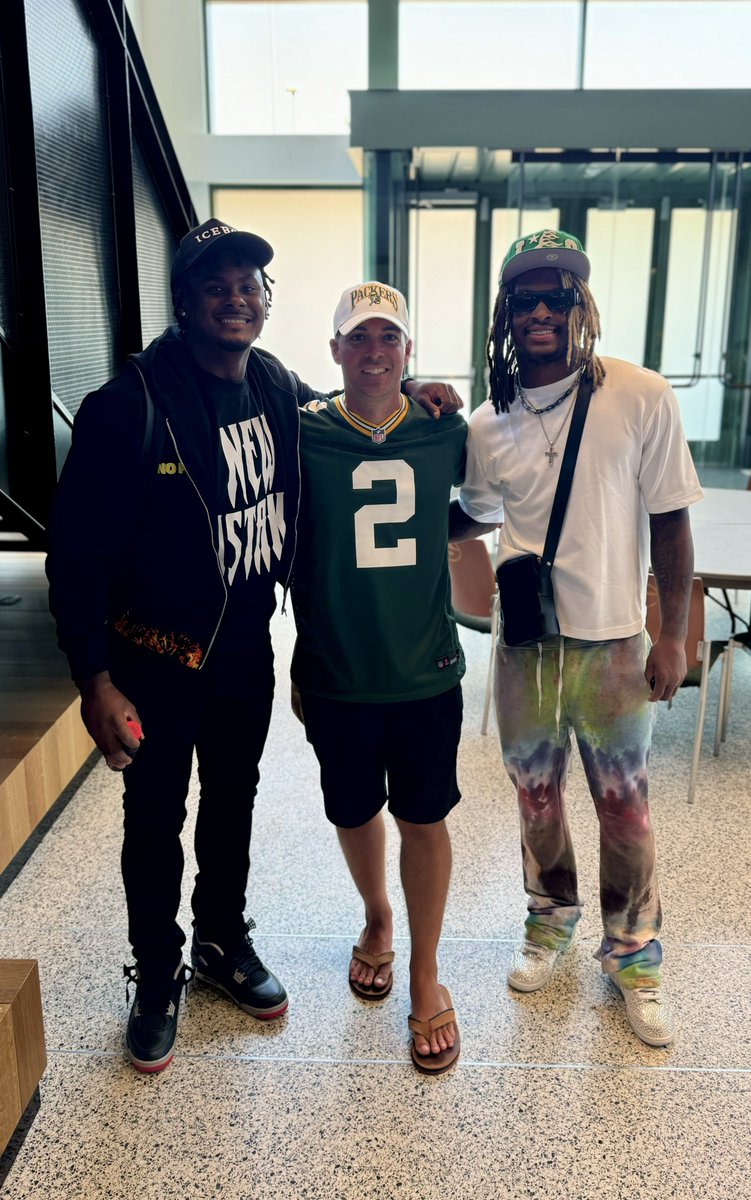 Roswell Hornets ➡️ Green Bay Packers

Awesome getting to see these two get a huge win in the season opener..

Malik Willis with a TD Pass and Xavier McKinney with an INT.. Felt like 2016 Again‼️