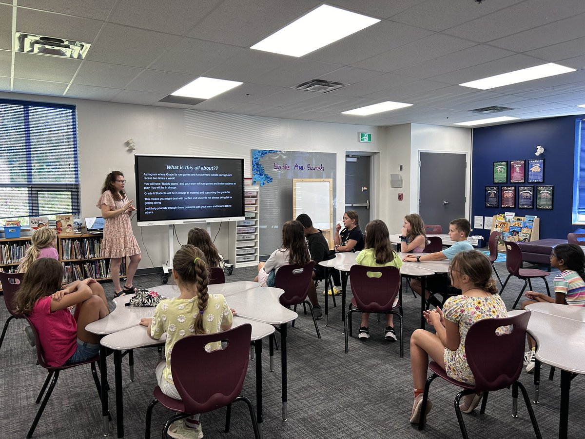 StMonicaOCSB's tweet photo. Big #ocsbShoutOut to Mrs. Sullivan for meeting with our new Bulldog Buddies today! These amazing Grade 5 & 6 leaders are ready to help us #RethinkRecess and make our yard even better for everyone! 🐾 #MONmoments https://t.co/PRopHzs2bh