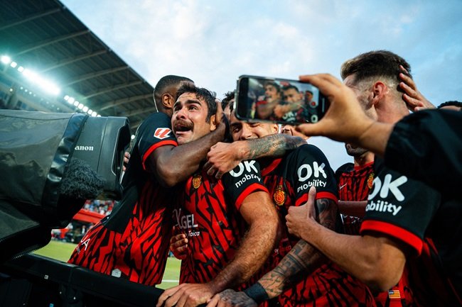 No és ràpid ni àgil. No és alt ni fort. Tampoc és guapo ni aestetic. No és Superman. 
És molt més que tot això. És n'Abdón. És el Mallorca. 
#Abdon #MallorcaRealSociedad.
<a href="/neusanch/">Neus Sánchez</a> @JVANMiTAS
felippalou.com/abdon-prats-el…