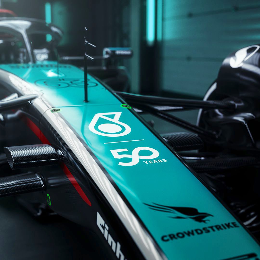 AlbertFabrega's tweet photo. El Mercedes será más verde este fin de semana para celebrar el 50 aniversario de Petronas. Me gusta. A vosotros?
 
The Mercedes will be more green this weekend to celebrate Petronas’ 50th anniversary. I like it. Do you?
#SingaporeGP https://t.co/jcJvU1SJa4