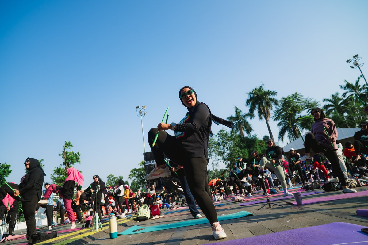 JavaFestPro's tweet image. The energy at Festival Cahaya Kebaikan was electric! From the pound fit sessions to the non-stop dancing, it was three days of pure joy. Thank you to everyone who joined us in celebrating 50 years of Tehbotol Sosro. #FestivalCahayaKebaikan # javafestpro #musicfestival