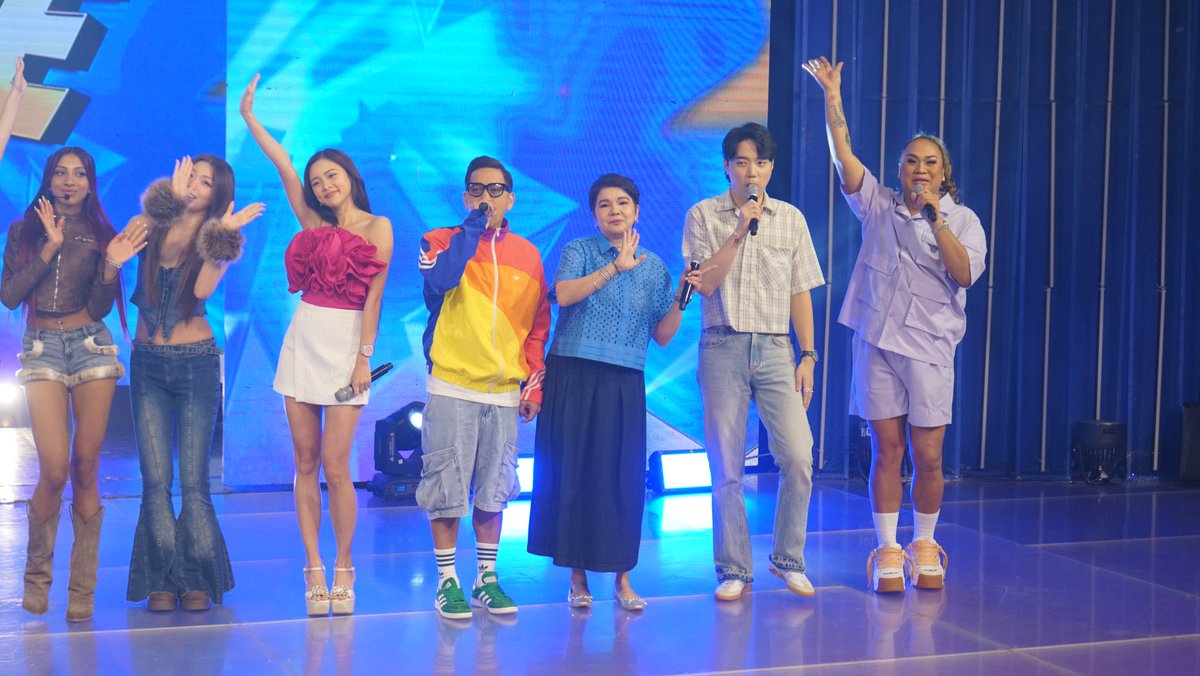 itsShowtimeNa's tweet image. ☀️ Grabe yung energy ng Showtime Fam at Madlang People!

#ShowtimeWayboxWednesday
#KATSEYEonSHOWTIME

Watch us Live, Follow, and Subscribe here: 
linktr.ee/itsshowtimena