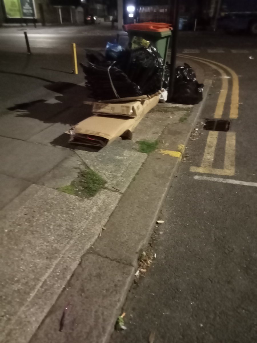 #newhamisashithole Top of FIfth Avenue Manor Park this morning,as always the same old shit just a different day.