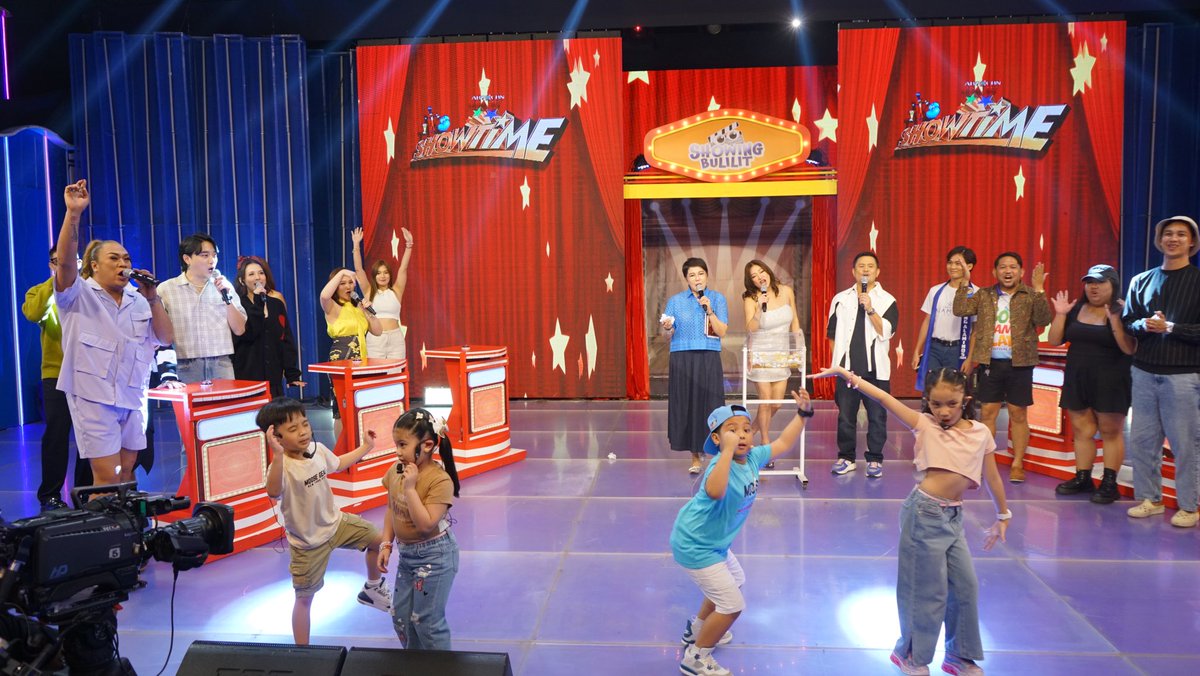 itsShowtimeNa's tweet image. 🎉 30,000 pesos ang ipapamigay sa Madlang Audience!
#ShowtimeWayboxWednesday

Watch us Live, Follow, and Subscribe here: 
linktr.ee/itsshowtimena
