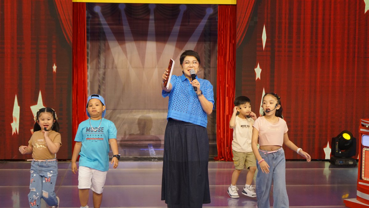 itsShowtimeNa's tweet image. 🎉 30,000 pesos ang ipapamigay sa Madlang Audience!
#ShowtimeWayboxWednesday

Watch us Live, Follow, and Subscribe here: 
linktr.ee/itsshowtimena