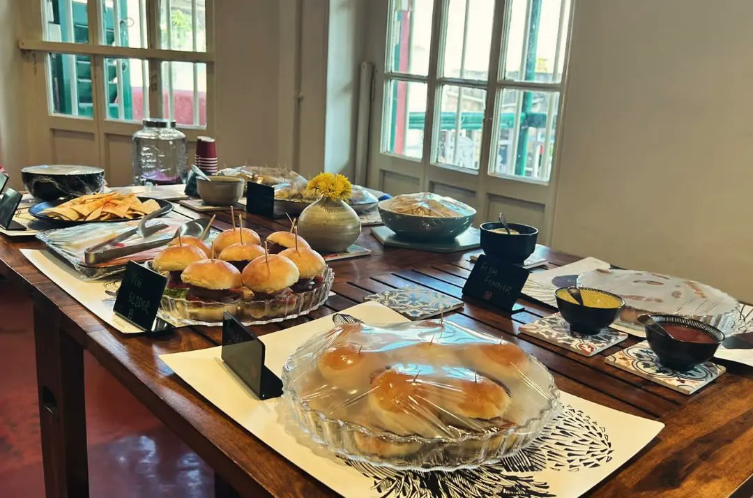 High Tea with the Students completes its 5th edition! Take a look at CG Riccardo Dalla Costa and 3 ex students in conversation with a few handpicked youngsters ready to start their new lives in Italy. Best wishes to the new students!