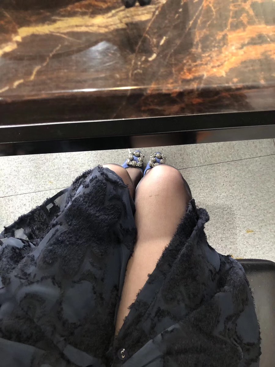 看见黑皮鞋就要喷了，想跪着求他狠狠踩我咋办 https://t.co/XrDbQUl4Q5