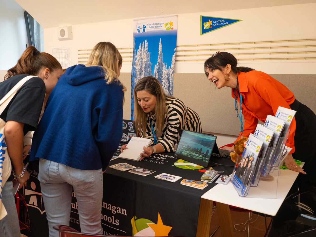 High School Days: tutto ciò che c’è da sapere sull’anno all’estero durante il liceo dlvr.it/TDMlkL