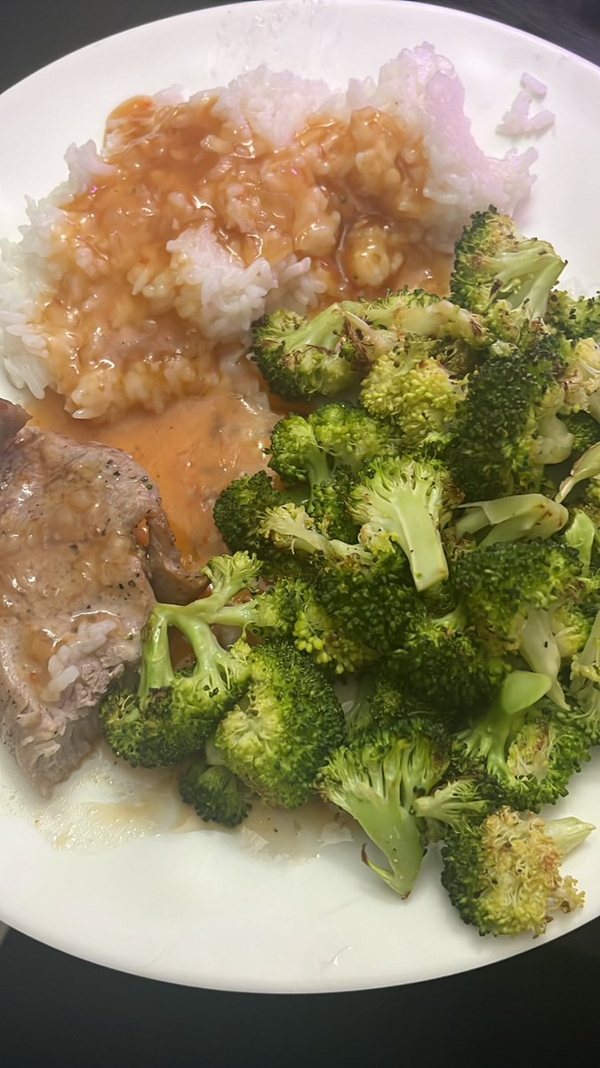 heccegg's tweet photo. as promised here is my review of Hello Fresh for @PuppetsMaster42 
We made Sweet Thai Chili Pork! https://t.co/OPrnFrOblk