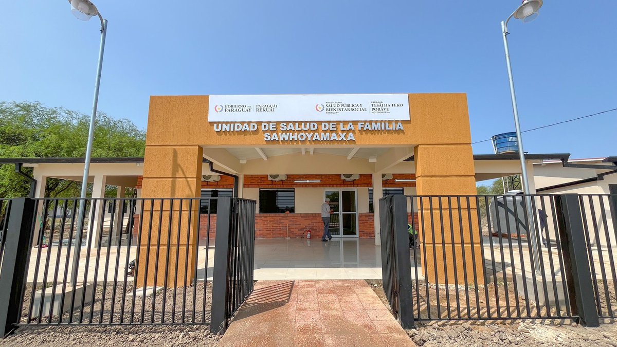 ViceParaguay's tweet photo. Visita de autoridades de la Corte IDH.

La jornada de hoy inició con una reunión principal en la Aldea Centro de la comunidad Sawhoyamaxa. Los líderes agradecieron la presencia del vicepresidente de la Corte IDH.

Los visitantes recorrieron escuelas, aljibes, tajamares, viviendas centro de salud (USF) e instalaciones de conexión a internet, entre otros. Los técnicos de cada institución informaron y detallaron la gestión de Estado en cada punto de visita.