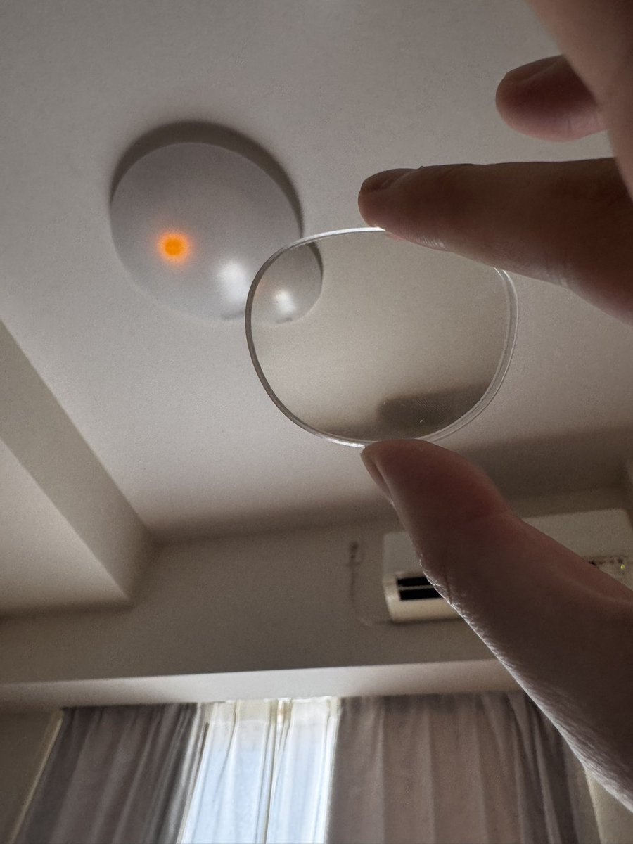 こんな感じで急にメガネ壊れた