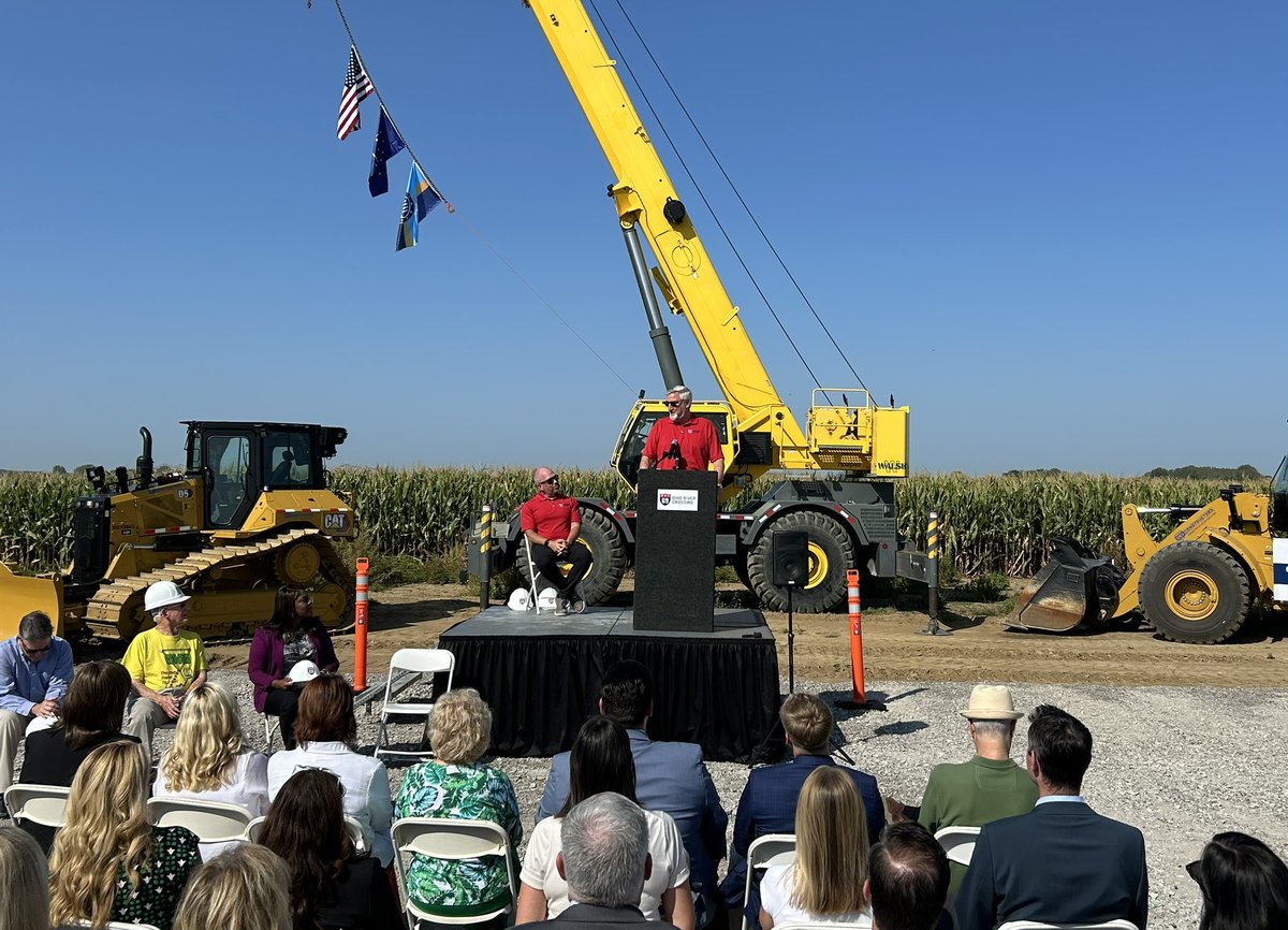 BuildINCouncil's tweet photo. Another great investment in infrastructure by the Crossroads of America. Connecting I-69 from Kentucky to Indiana is so much more than a bridge. Completion of the I-69 corridor between Canada and Mexico will mean a boom of opportunity in the Hoosiers state. https://t.co/TNETPALe9g