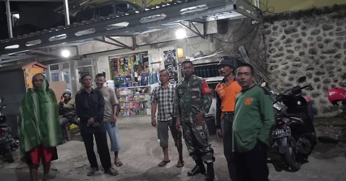 Peduli Kondisi Wilayah Babinsa koramil 08/Gebog Laksanakan Patroli dlvr.it/TDMVxk