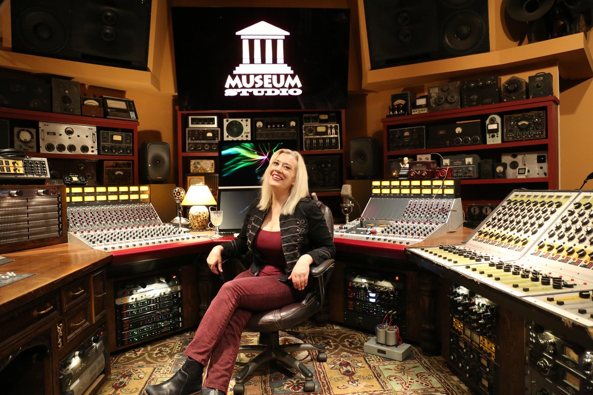 Vintage King posted a cool interview today, take a look! 
bit.ly/4e7747U #20questions #vintageking #geargeargear!