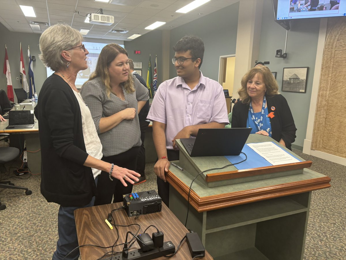 StoonPubSchools's tweet photo. The Board of Education is holding its first meeting of the 2024-25 school year. Walter Murray student, Joti Gokaraju, is presenting on a device he invented (!) that allows deaf/blind persons to communicate with non deaf/blind persons.💡👏👏 #waltermurray #saskatoonpublicschools https://t.co/ogDd4Faund