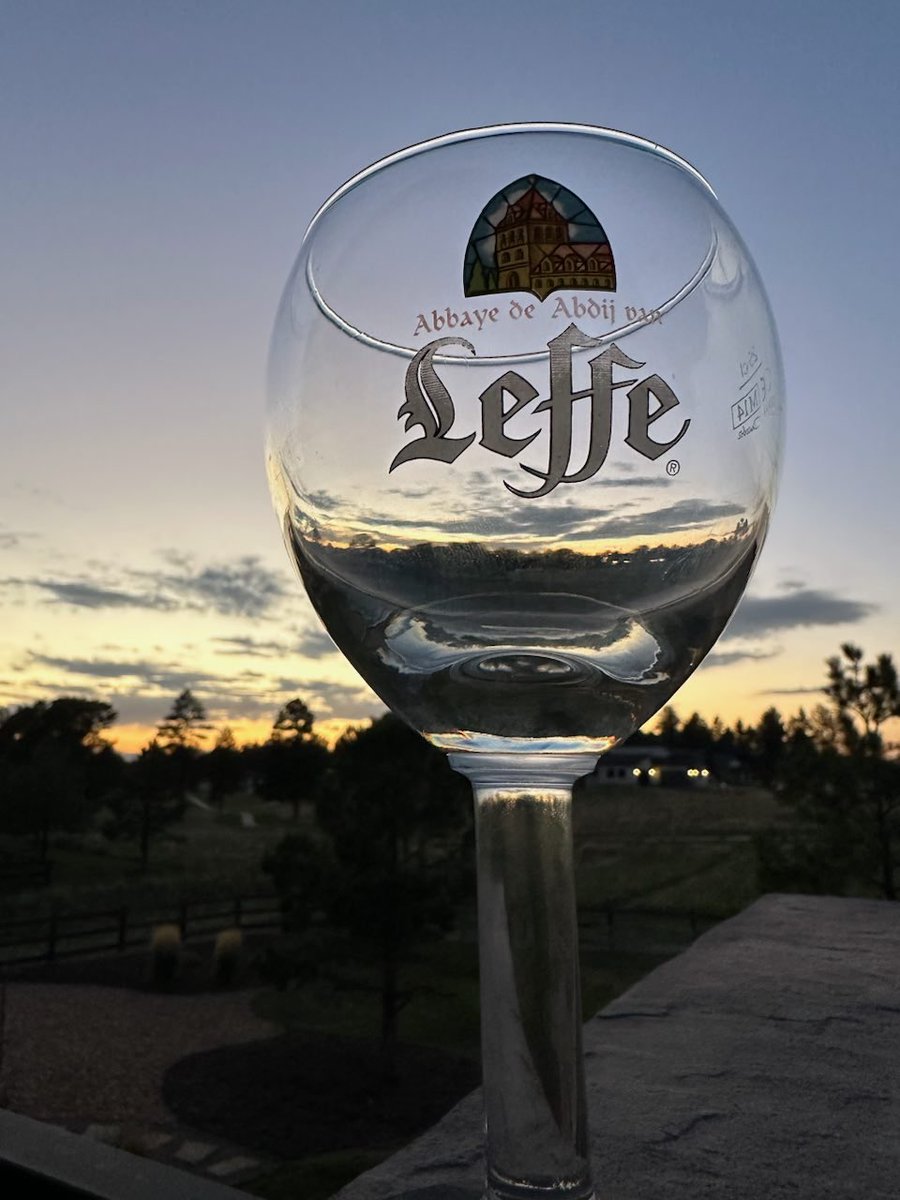 ceseaton's tweet photo. Dave enjoyed a Leffe the other night and took this cool picture. ⁦@leffebrewers⁩ https://t.co/ZnoYYjOjdw