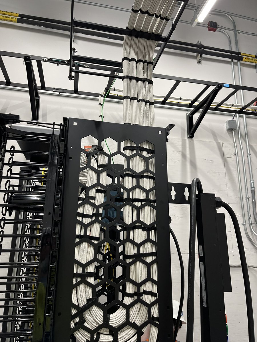 AustinNetwork23's tweet image. #AustinNetworkCablingServices #OfficeDataCableInstallation #Cat6CableInstallationAustin #OfficeEthernetWiringAustin #StructuredCablingCompanyAustin #LowVoltageWiringAustin #512-713-8864