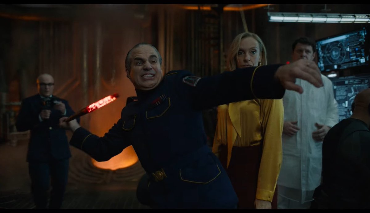 Mark ruffalo or "marh cubfalo" And his new hair in the new #mickey17 trailer.