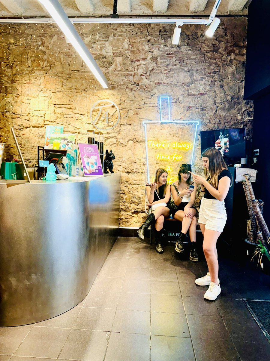 mallcamu's tweet photo. https://t.co/bJwgp9lfqj

T4 BUBBLE TEA BCN

C. Comtal, 28, Ciutat Vella, 08002 Barcelona

#tapioka 
#lump
#barcelona 
#leaf
#コネクトアート https://t.co/CVoHknz4dP