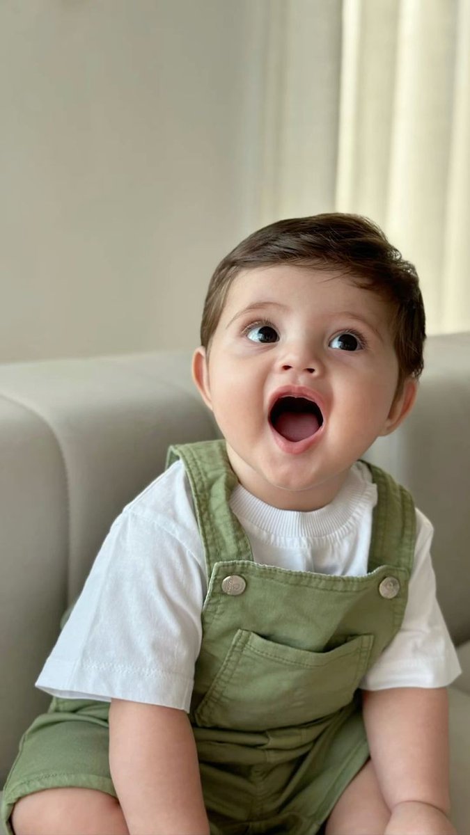 ㅤㅤㅤ
ㅤㅤㅤ       Ya díganle que no crezca, 
                    me hace daño.
ㅤㅤㅤ