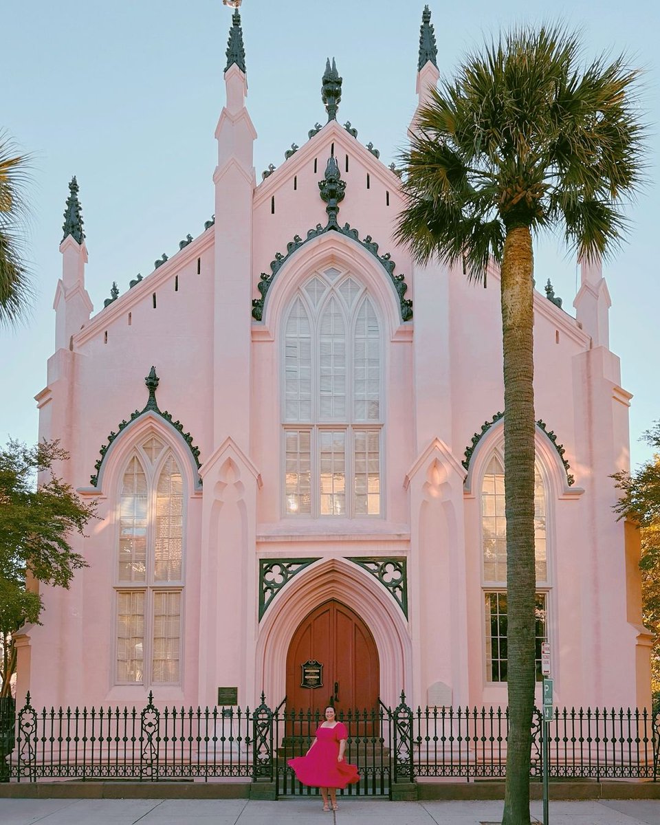The most pretty pink cathedral we ever did see 😍💗 <a href="/courtneyscheff/">Courtney Scheffler</a> edited this one using her go-to edit combo: Sundial from the Island filter pack and custom hue adjustments using the Color + tool 👏 #AColorStory