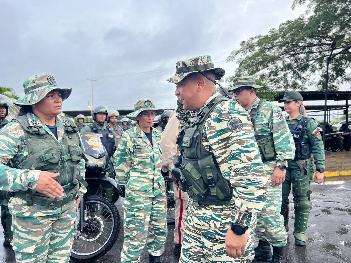 #FANB en fusión cívico militar policial ! Juntos con lealtad venceremos a todo enemigo !

#IntegrarEsVencer