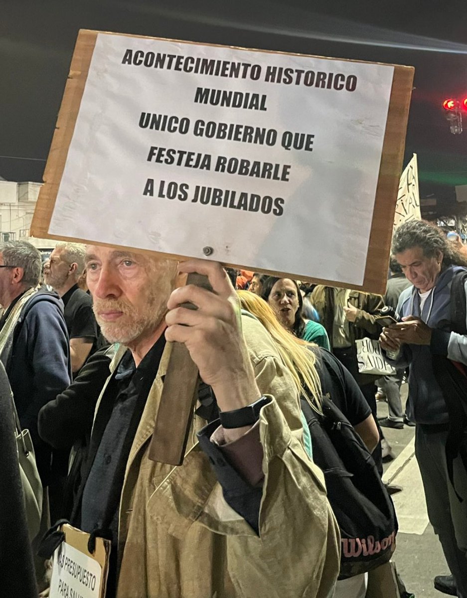 PERIODlSTAPERON's tweet photo. La casta / Los jubilados https://t.co/ImBrz5oTPK