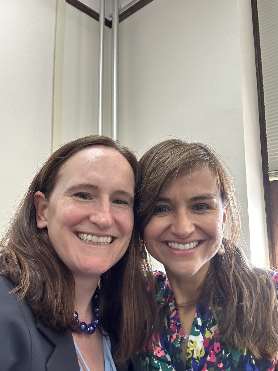 Had such a good time visiting UIUC!! Thank you 🫡 <a href="/mariekekleemans/">Marieke Kleemans</a> for letting me present paper on secondary school remedial instruction in India (with <a href="/ProfALucas/">Adrienne Lucas</a> <a href="/sabrinbeg/">Sabrin Beg</a> <a href="/jt_kerwin/">Jason Kerwin</a> <a href="/kwrahman/">Khandker Wahedur Rahman [Wahed]</a> )

✅ Saw first field experiment in US (Morrow Plots) 
✅ Selfie w <a href="/cherreralmanza/">Catalina Herrera </a>