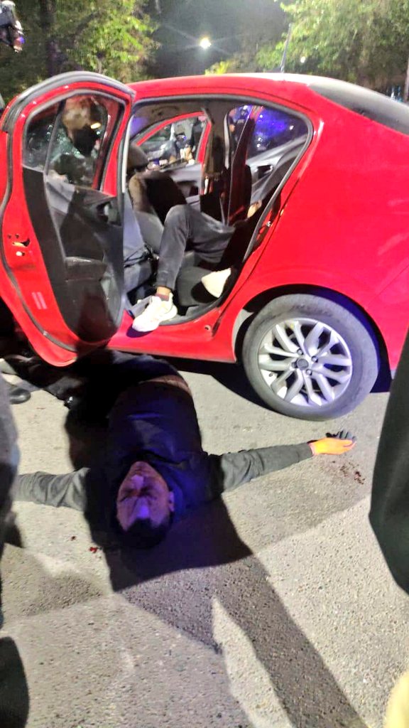 MATIPASCUALETTI's tweet photo. ATENCIÓN 🚨🚨🚨
Más imágenes de la persecución que terminó en choque en la zona de la triple frontera. Los delincuentes terminaron con heridas por el impacto. Habían robado un auto en Guaymallén. @radionihuil https://t.co/CZfuiduRwI