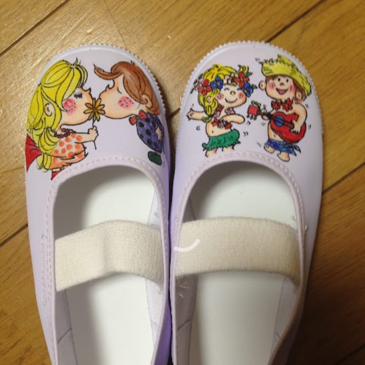 ito_dmjadm's tweet photo. 久しぶりに園児の上靴に絵を描く
#上靴 #靴 #絵 #子供 https://t.co/DPtbDP6UQG