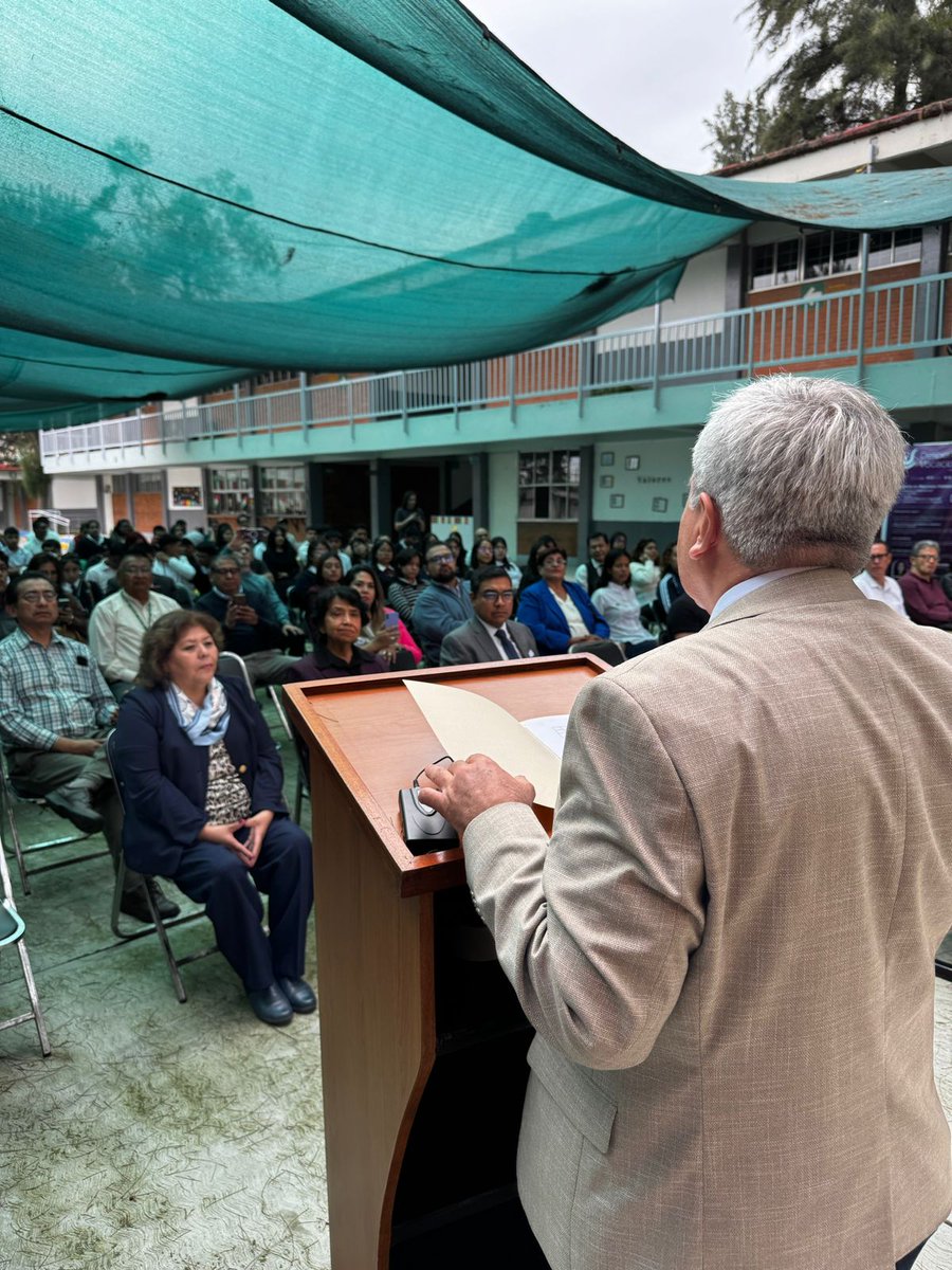 CONALEP_Mex's tweet photo. Con el objetivo de brindar una orientación vocacional en áreas de ciencias nuestro Dir. General, Mtro. @arturpontifes, y el Rector de la UAM, Dr. José Antonio De los Reyes Heredia, dieron inicio en el plantel Iztapalapa IV a las actividades del Programa "Despertando Vocaciones". https://t.co/l7MaHshrBA