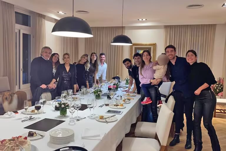 TugoNews's tweet photo. Esta casta les molesta  //  Esta casta no
La indignación selectiva avanza https://t.co/3oCrFWMPL5