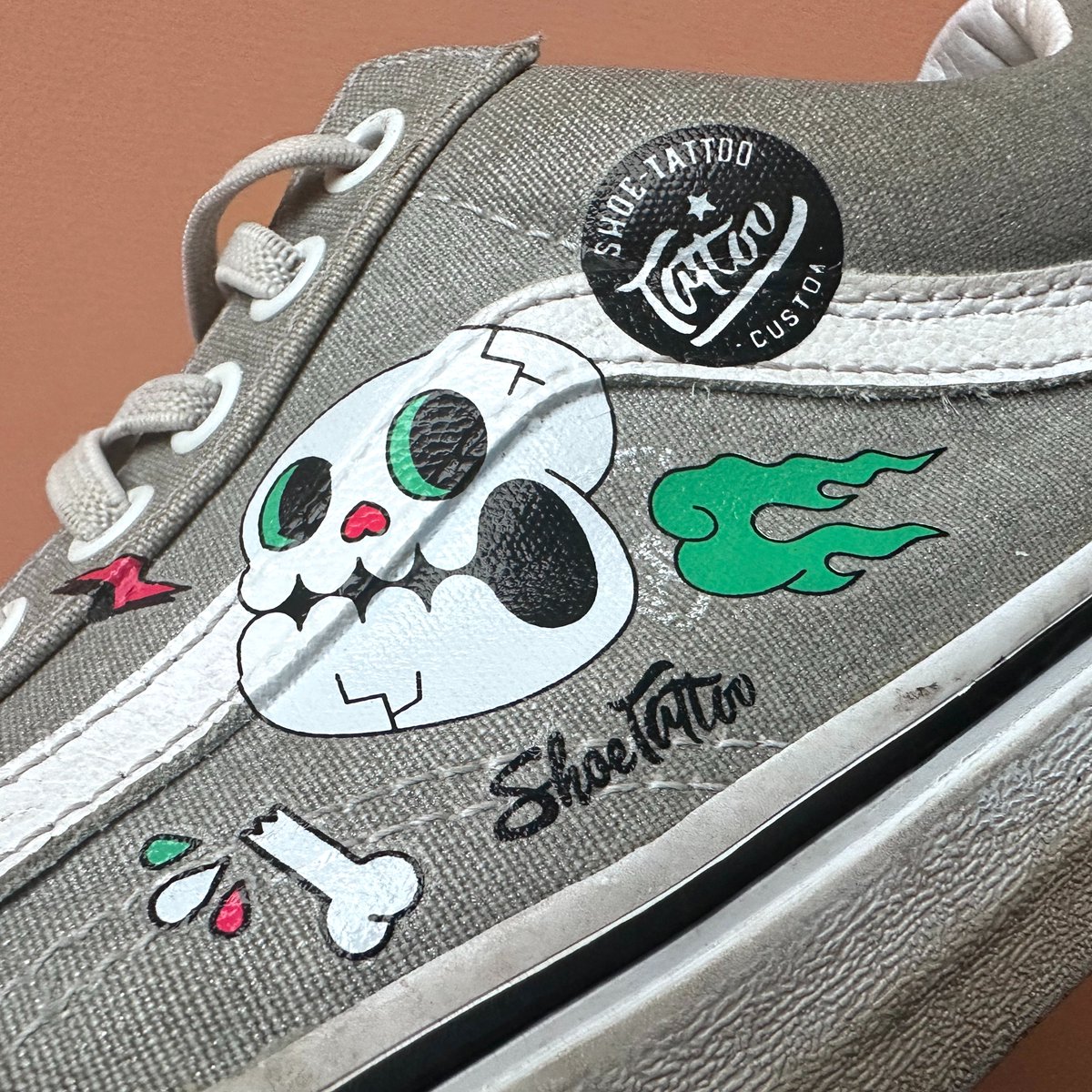 _ShoeTattoo_'s tweet photo. ⚡Old Shoe, New Tattoo? You Bet! Hand-me-downs just leveled up!⚡

#shoetattoo #sneakerhead  #diy #craft https://t.co/cmxT2j3fP7